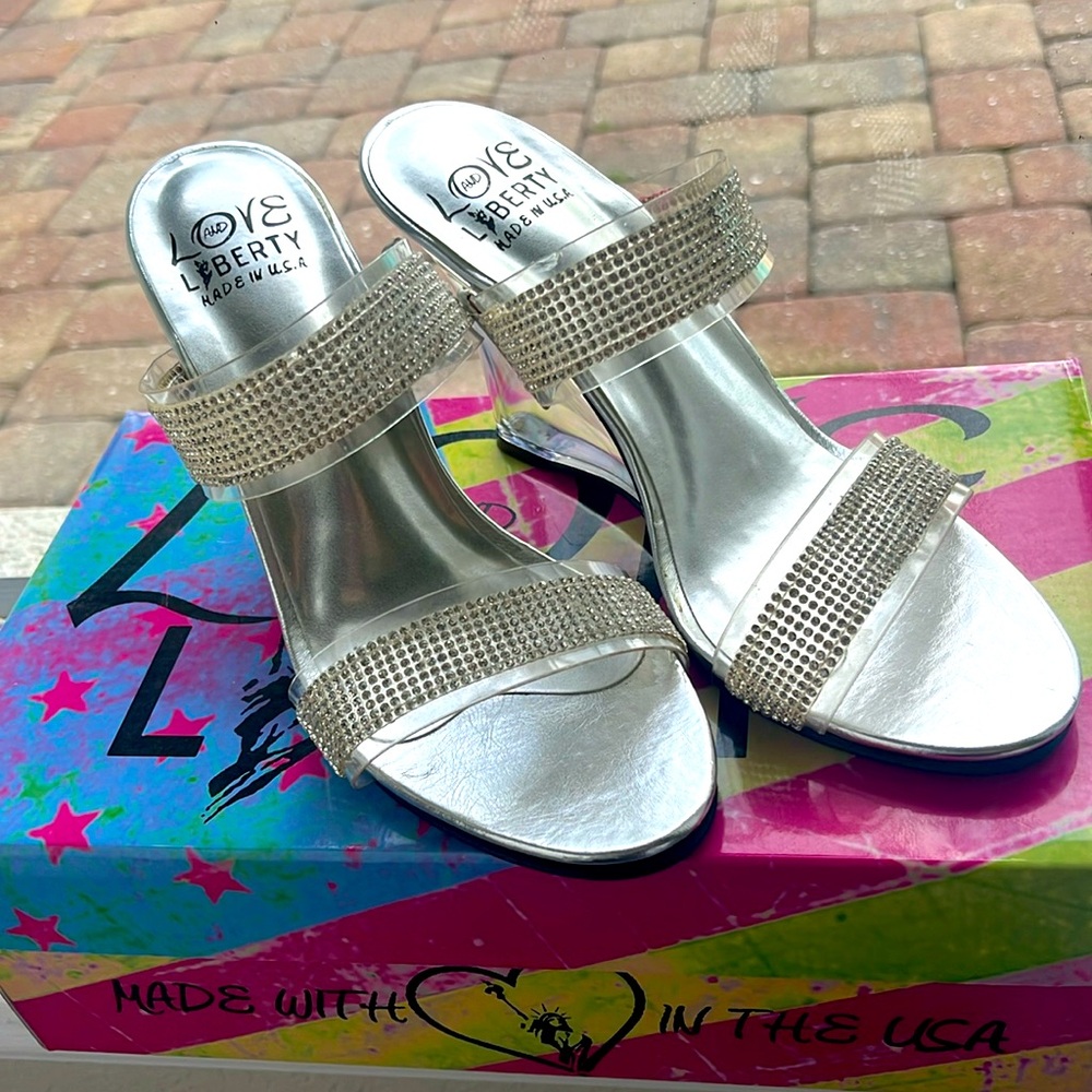 EUC Love & Liberty silver rhinestone strappy clear wedge Jessica sandals. 8